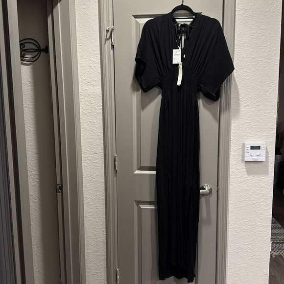 Elegant Black flowing maxi dress made of a lightweight gauze fabric - Picture 2 of 4